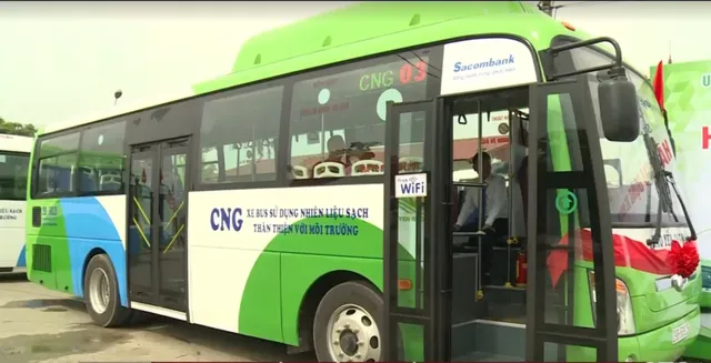 Hà Nội sắp có thêm 4 tuyến bus sử dụng nhiên liệu sạch CNG - Ảnh 1.