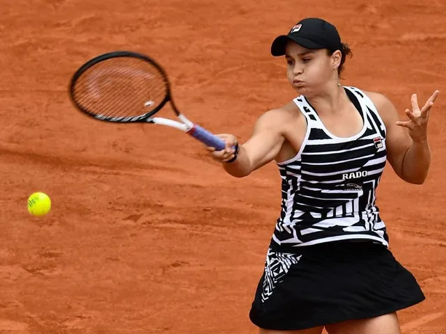 Ashleigh Barty và Marketa Vondrousova vào chung kết đơn nữ Pháp mở rộng 2019 - Ảnh 1.