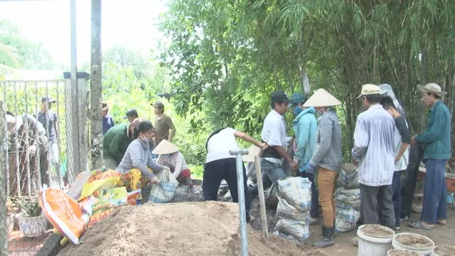 Tổ thiện nguyện xây cầu đường ở thành phố Sa Đéc