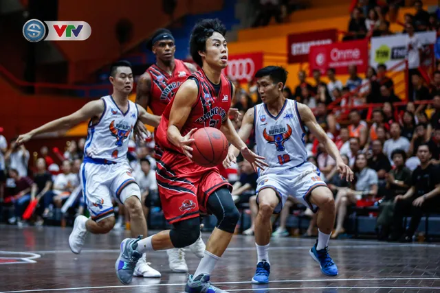 VBA 2019: Thang Long Warriors giành chiến thắng nghẹt thở ở trận derby - Ảnh 1.