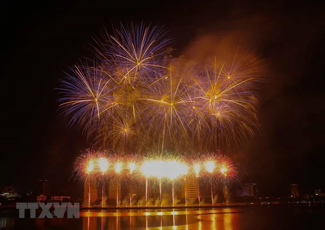Lễ hội pháo hoa quốc tế Đà Nẵng 2019: Đội Brazil và Bỉ tranh tài tại đêm thi thứ hai - Ảnh 1. Lễ hội pháo hoa quốc tế Đà Nẵng 2019: Đội Brazil và Bỉ tranh tài tại đêm thi thứ hai - Ảnh 1.
