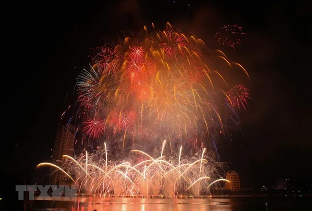 Lễ hội pháo hoa quốc tế Đà Nẵng 2019: Đội Brazil và Bỉ tranh tài tại đêm thi thứ hai - Ảnh 2. Lễ hội pháo hoa quốc tế Đà Nẵng 2019: Đội Brazil và Bỉ tranh tài tại đêm thi thứ hai - Ảnh 2.