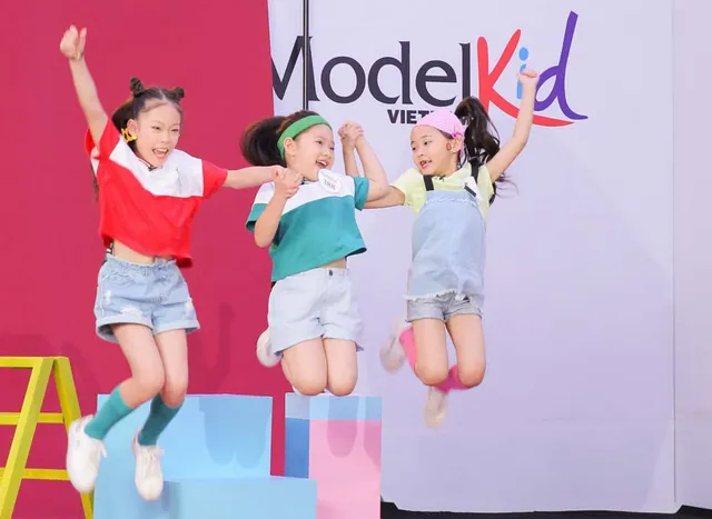 Con gái Hồng Sơn khiến dàn HLV Model Kid Vietnam ra sức chiêu dụ về đội - Ảnh 1.