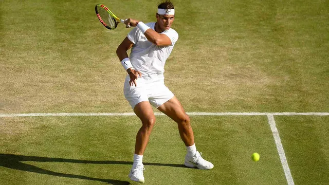 Thắng kịch tính Nadal, Federer lần thứ 12 vào chung kết Wimbledon - Ảnh 2.