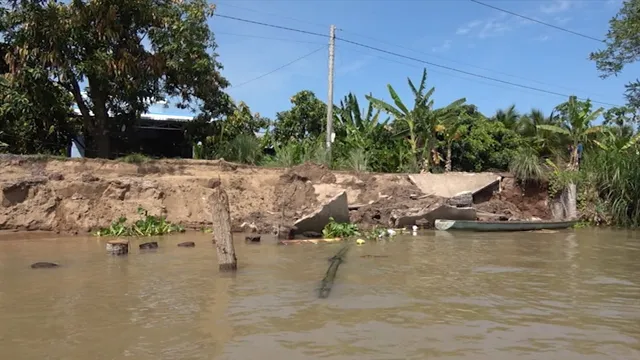 Người dân Đồng Tháp nghi ngờ khai thác cát gây sạt lở