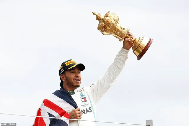 Lewis Hamilton giành chiến thắng tại GP Anh - Ảnh 1.