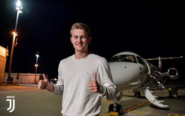 Matthijs de Ligt tới Italia kiểm tra y tế, chuẩn bị gia nhập Juventus - Ảnh 1.