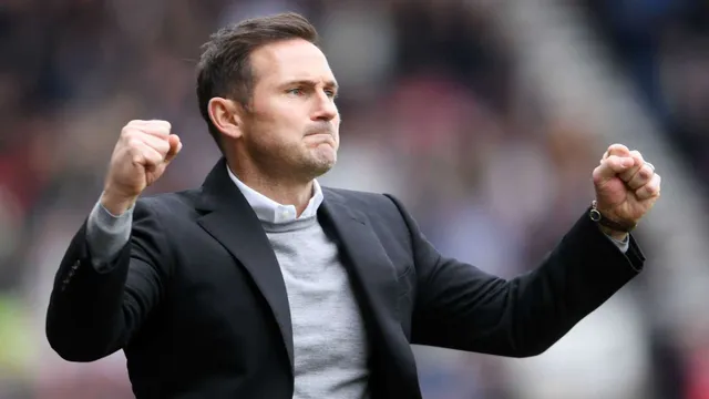 Abraham phá dớp ở Chelsea, HLV Lampard mừng ra mặt - Ảnh 1.