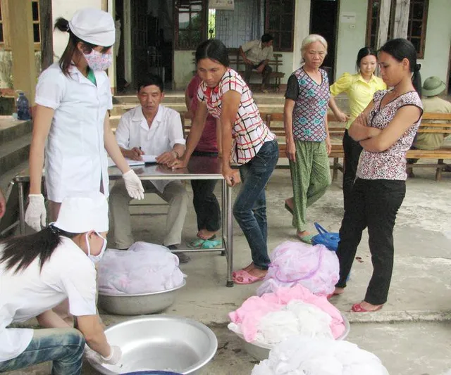 Mắc sốt rét, nhiều người chủ quan tự điều trị gây nguy hiểm - Ảnh 1.