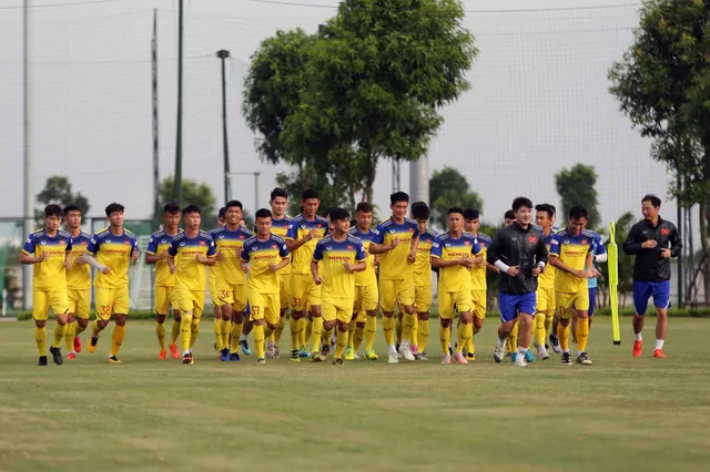 Triệu Việt Hưng: Sân cỏ nhân tạo gây nhiều khó khăn cho U22 Việt Nam tại SEA Games 30 - Ảnh 2.