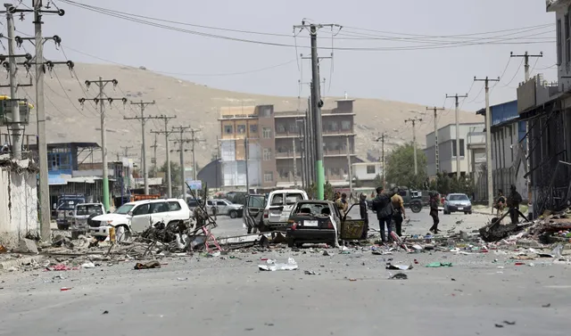 Đánh bom liên hoàn tại Kabul (Afghanistan) gây nhiều thương vong - Ảnh 3.