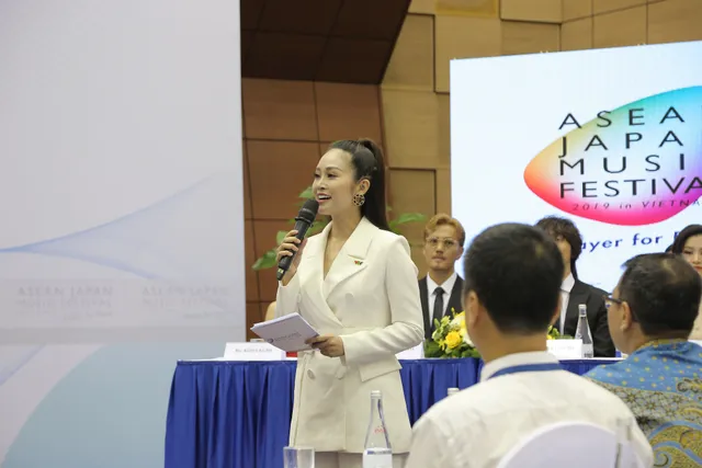 Noo Phước Thịnh, Đông Nhi khuấy động Đại nhạc hội  Asean - Nhật Bản 2019 - Ảnh 2.