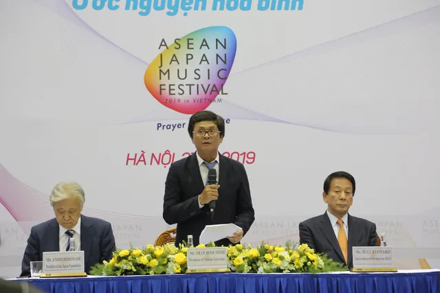 Noo Phước Thịnh, Đông Nhi khuấy động Đại nhạc hội  Asean - Nhật Bản 2019 - Ảnh 1.