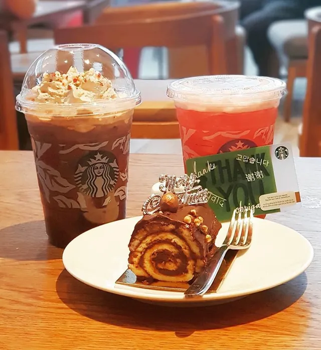 Starbucks nâng dự báo lợi nhuận - Ảnh 1.