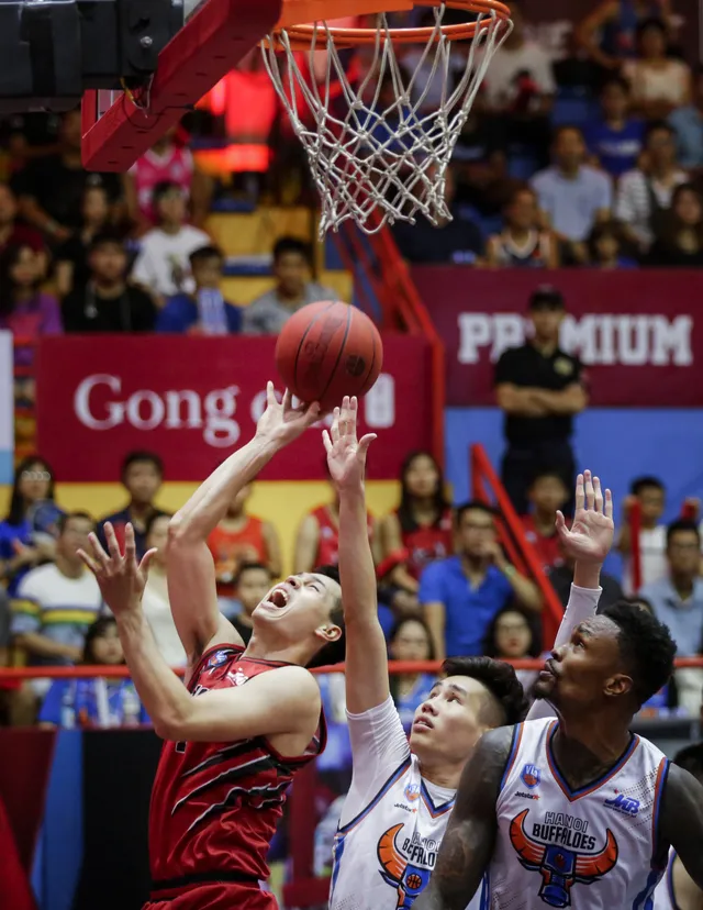 VBA 2019: Hanoi Buffaloes giành chiến thắng ở Derby Thủ đô - Ảnh 12.