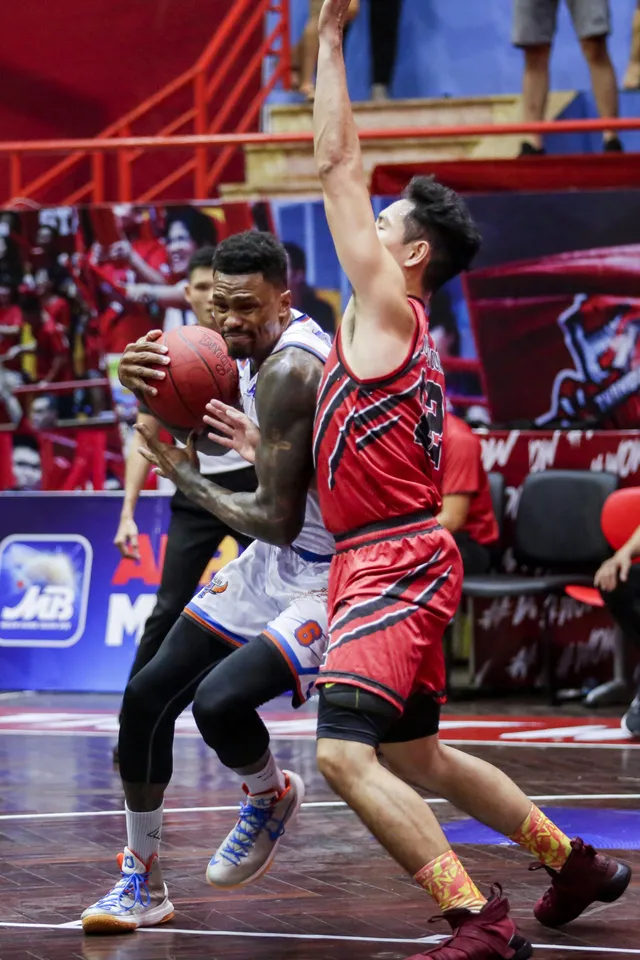 VBA 2019: Hanoi Buffaloes giành chiến thắng ở Derby Thủ đô - Ảnh 7.