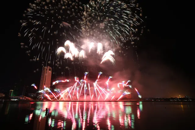 Tân binh Phần Lan giành ngôi vương Lễ hội pháo hoa quốc tế Đà Nẵng 2019 - Ảnh 2.