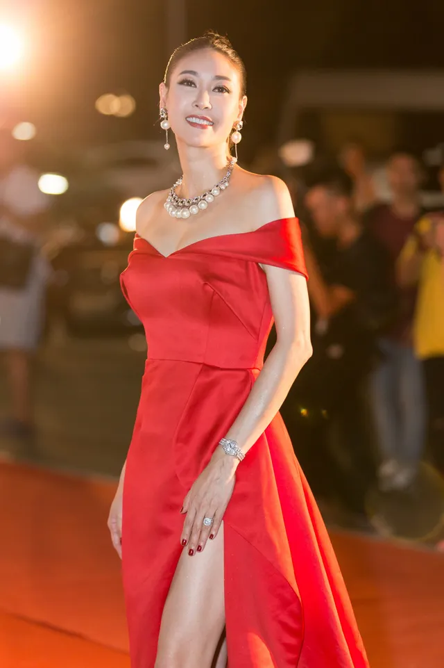 Á hậu Phương Nga tình tứ bên Bình An, Đỗ Mỹ Linh một mình sải bước trên thảm đỏ Miss World Việt Nam 2019 - Ảnh 14. Á hậu Phương Nga tình tứ bên Bình An, Đỗ Mỹ Linh một mình sải bước trên thảm đỏ Miss World Việt Nam 2019 - Ảnh 14.