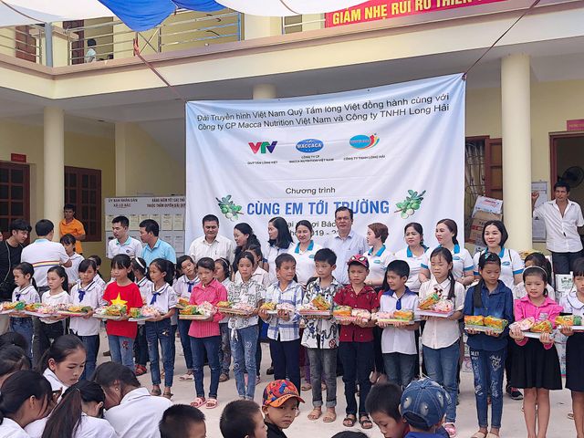 Quỹ Tấm lòng Việt trao tặng 500 suất quà đến học sinh dân tộc thiểu số tỉnh Lạng Sơn - Ảnh 1.