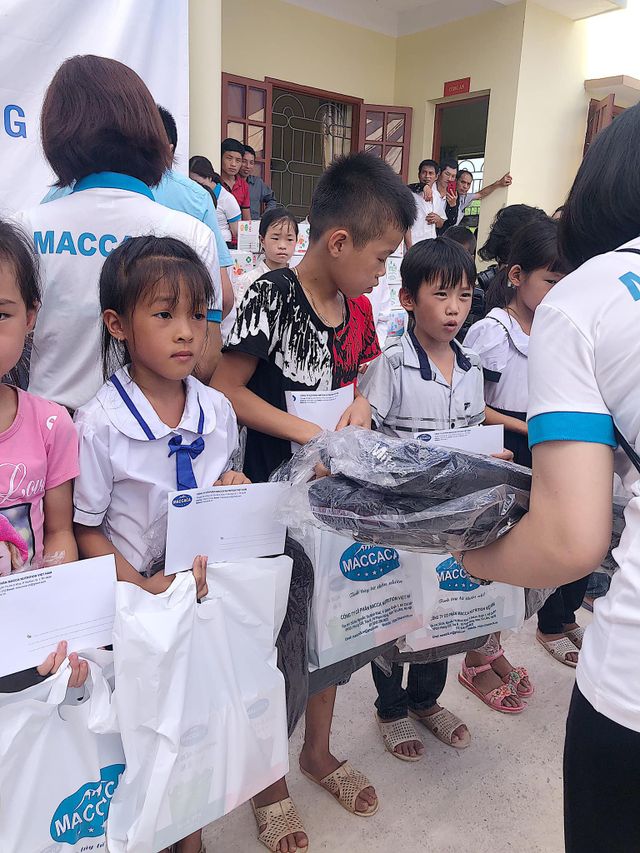 Quỹ Tấm lòng Việt trao tặng 500 suất quà đến học sinh dân tộc thiểu số tỉnh Lạng Sơn - Ảnh 2.
