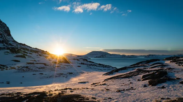 Chiêm ngưỡng vẻ đẹp hút hồn của hòn đảo băng giá Greenland - Ảnh 2.