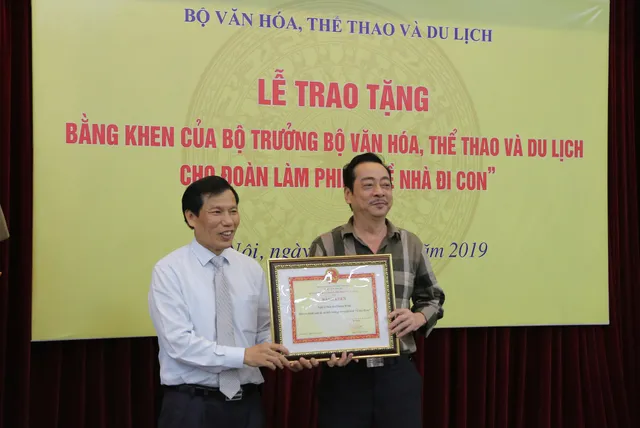 Ê-kíp Về nhà đi con vinh dự được Bộ trưởng Bộ Văn hóa, Thể thao và du lịch trao bằng khen - Ảnh 5.