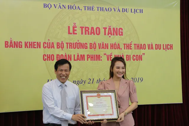 Ê-kíp Về nhà đi con vinh dự được Bộ trưởng Bộ Văn hóa, Thể thao và du lịch trao bằng khen - Ảnh 8.