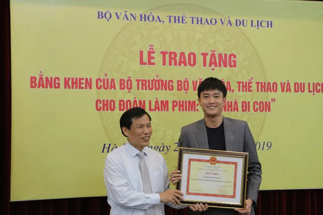 Ê-kíp Về nhà đi con vinh dự được Bộ trưởng Bộ Văn hóa, Thể thao và du lịch trao bằng khen - Ảnh 10.