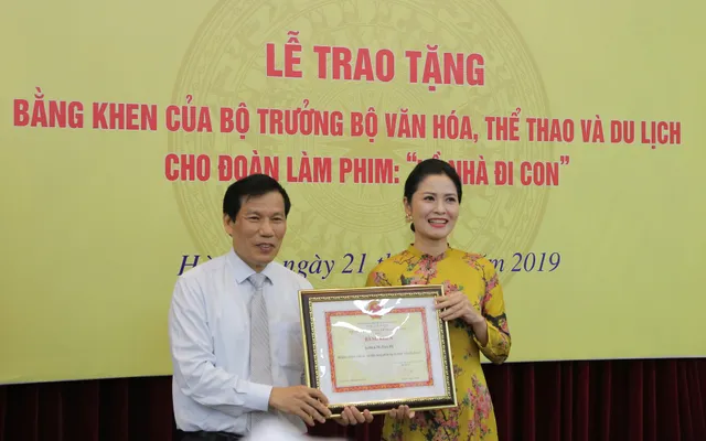 Ê-kíp Về nhà đi con vinh dự được Bộ trưởng Bộ Văn hóa, Thể thao và du lịch trao bằng khen - Ảnh 11.