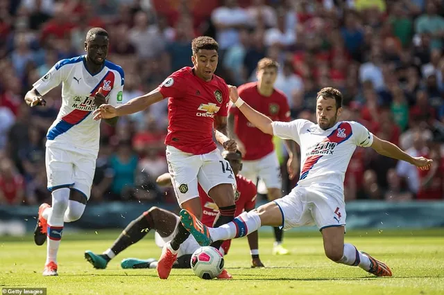 Manchester United 1-2 Crystal Palace: Rashford đá trượt penalty, Man Utd thua sốc trên sân nhà - Ảnh 1.