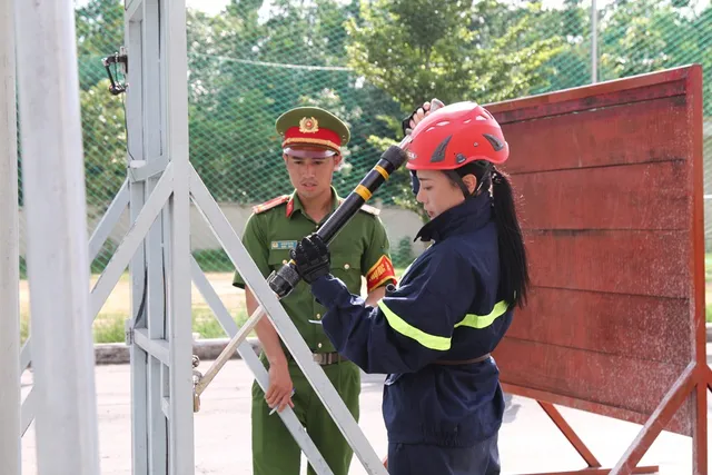 Mỹ nhân hành động: Phương Oanh tiếp tục dẫn đầu - Ảnh 5.