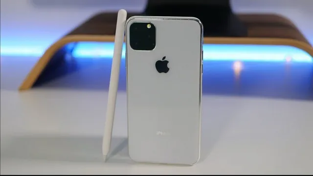 Video trên tay iPhone 11 Pro: 3 camer sau, vẫn có chữ iPhone, nhưng không thấy bút cảm ứng - Ảnh 2.