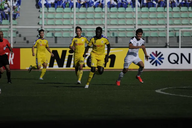 Hòa 2-2 trên sân của Altyn Asyr, CLB Hà Nội vào chung kết liên khu vực AFC Cup 2019 - Ảnh 3.