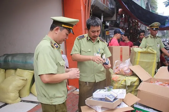 Hà Nội: Bắt giữ hàng chục nghìn sản phẩm không có hóa đơn chứng từ - Ảnh 1.