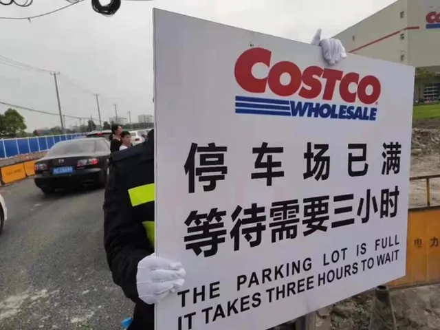 Siêu thị Costco đầu tiên tại Trung Quốc “thất thủ” trong ngày khai trương - Ảnh 1. Siêu thị Costco đầu tiên tại Trung Quốc “thất thủ” trong ngày khai trương - Ảnh 1.