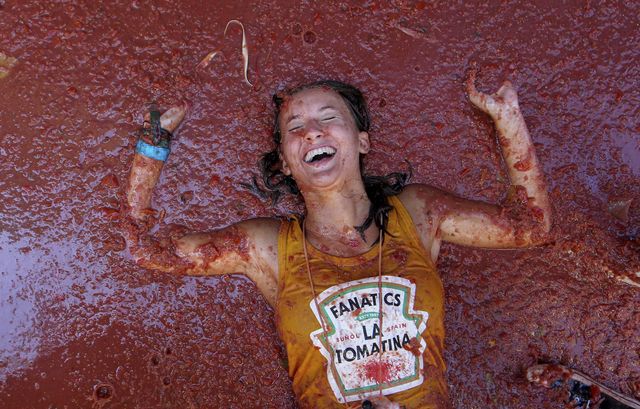 Biển cà chua đỏ rực rại lễ hội La Tomatina - Ảnh 14.