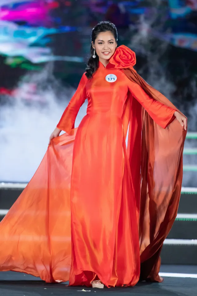 Dàn thí sinh Miss World Việt Nam 2019 khoe dáng thướt tha với áo dài - Ảnh 7.