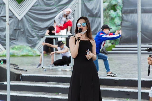 Đông Nhi - Chi Pu - Hoàng Thuỳ Linh - Ái Phương tập tổng duyệt Chung kết Miss World Việt Nam 2019 - Ảnh 7.