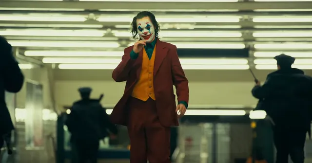 Joker: Bộ phim được chờ đợi nhất năm của vũ trụ DC tung trailer đầy ma mị và ám ảnh - Ảnh 2.