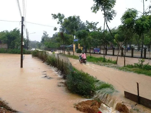 Mưa lớn kéo dài gây ngập lụt nhiều nơi ở Lâm Đồng - Ảnh 2.