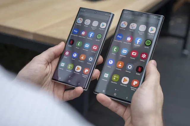 Samsung ra mắt Galaxy Note 10/Note 10+: Màn hình đục lỗ, hỗ trợ 5G, giá từ 949 USD - Ảnh 1. Samsung ra mắt Galaxy Note 10/Note 10+: Màn hình đục lỗ, hỗ trợ 5G, giá từ 949 USD - Ảnh 1.