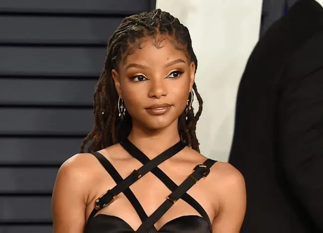 Halle Bailey lần đầu đáp trả dư luận sau khi bị chỉ trích vì trở thành Nàng tiên cá da màu - Ảnh 1. Halle Bailey lần đầu đáp trả dư luận sau khi bị chỉ trích vì trở thành Nàng tiên cá da màu - Ảnh 1.