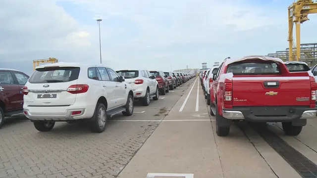 Rà soát tình trạng nhập khẩu ô tô tăng đột biến - Ảnh 1.