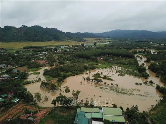 Nhiều địa phương của tỉnh Lâm Đồng chìm trong biển nước - Ảnh 1. Nhiều địa phương của tỉnh Lâm Đồng chìm trong biển nước - Ảnh 1.