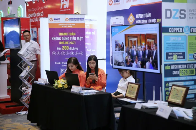 Nhiều giải pháp chuyển đổi số được giới thiệu tại Vietnam ICT Summit 2019 - Ảnh 5. Nhiều giải pháp chuyển đổi số được giới thiệu tại Vietnam ICT Summit 2019 - Ảnh 5.