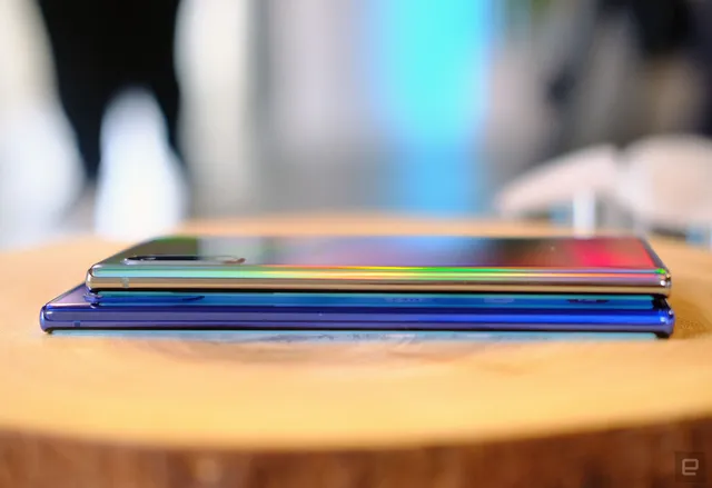 Trên tay Galaxy Note 10/Note 10+: Màu sắc ảo diệu, Samfan ngất ngây - Ảnh 7. Trên tay Galaxy Note 10/Note 10+: Màu sắc ảo diệu, Samfan ngất ngây - Ảnh 7.