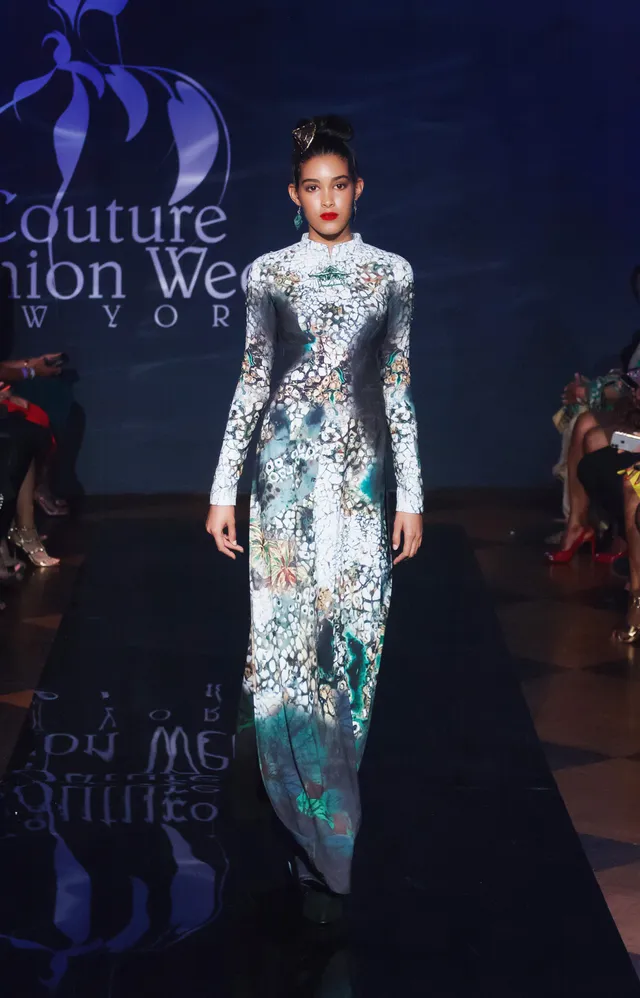 30 chiếc nón dát vàng cùng di sản Việt mở màn NY Couture Fashion Week - Ảnh 3.