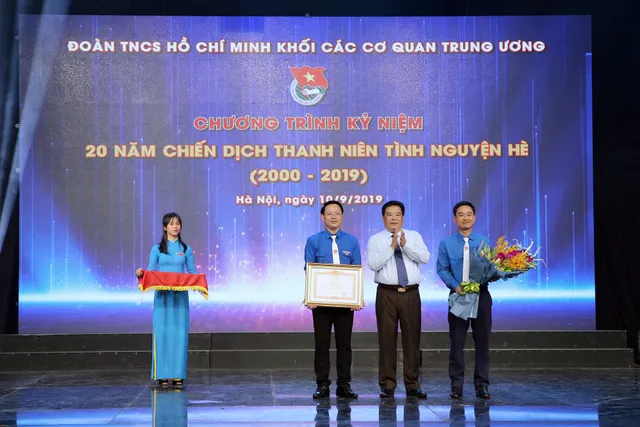 Tuyên dương tập thể, cá nhân có thành tích xuất sắc trong phong trào thanh niên tình nguyện (2007 - 2019) - Ảnh 3.