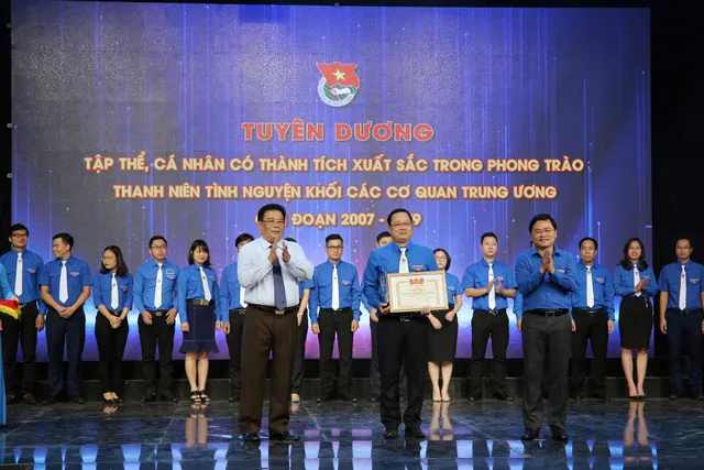 Tuyên dương tập thể, cá nhân có thành tích xuất sắc trong phong trào thanh niên tình nguyện (2007 - 2019) - Ảnh 8.