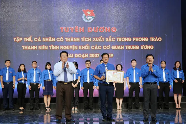 Tuyên dương tập thể, cá nhân có thành tích xuất sắc trong phong trào thanh niên tình nguyện (2007 - 2019) - Ảnh 10.